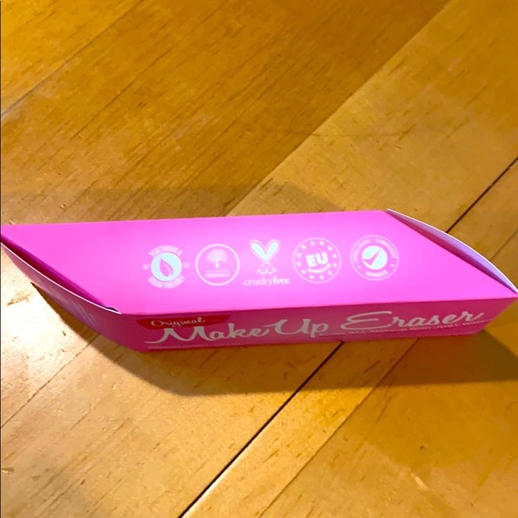 Original Pink Makeup Eraser Cloth - Picture 3 of 4